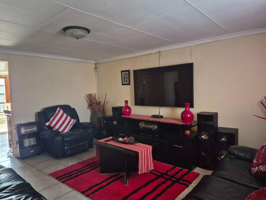 2 Bedroom Property for Sale in Kwazakhele Eastern Cape